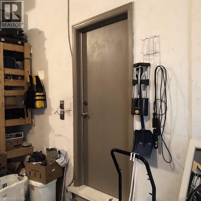 Building Photo - 19 HANDS - LOWER UNIT Dr