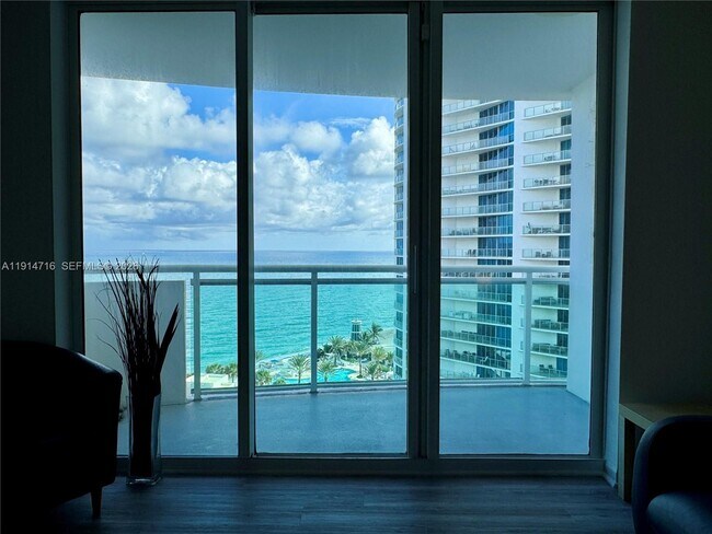 Foto del edificio - 3001 S Ocean Dr