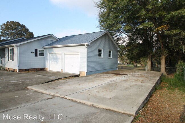 Building Photo - 3 br, 2 bath House - 421 Peachtree Road