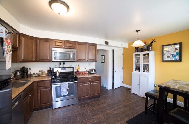 Cocina con comedor - 409 Sweetbriar St