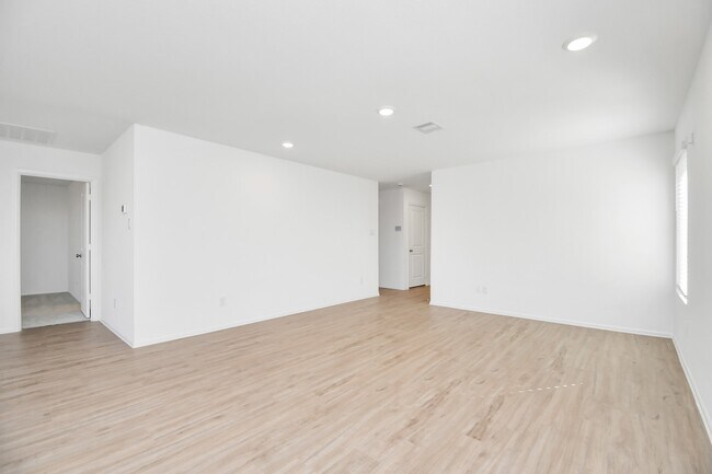 Foto del edificio - 27010 Breakaway Ln