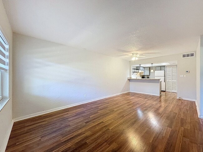 Foto del edificio - 8302 Bardmoor Blvd