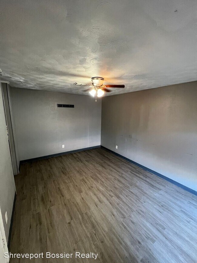 Building Photo - 3 br, 1.5 bath House - 8509 Range Lane