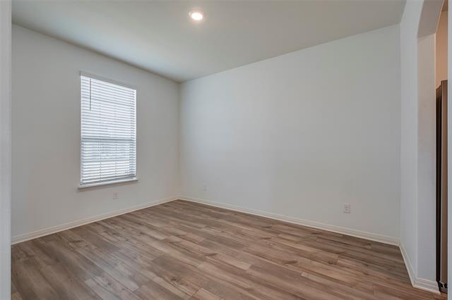 Foto del edificio - 7525 Pleasant Oaks St