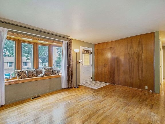 Foto del edificio - 30830 Lincoln Dr