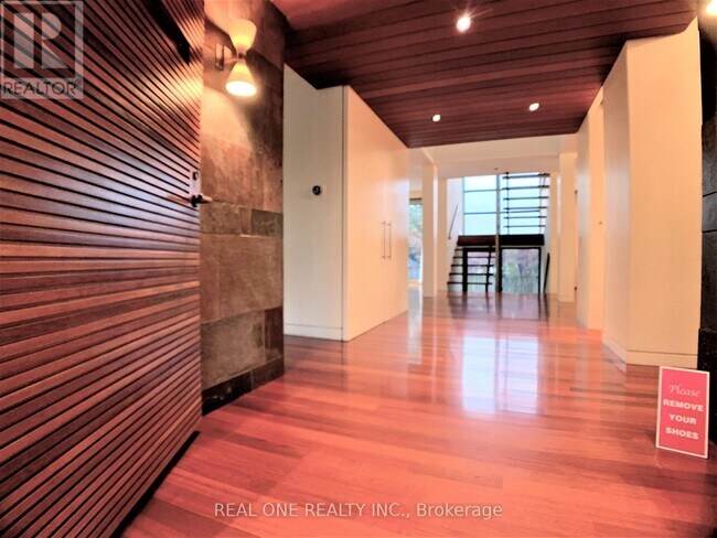 Building Photo - 5 Dunlace Dr