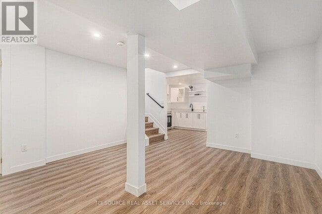 Photo du bâtiment - 1665 Teakdale Ave