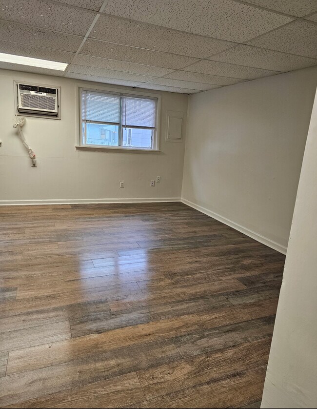 LIVING SPACE - 102 Brink St