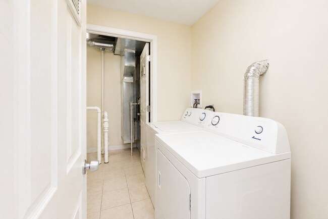 Foto del edificio - 2415 W 24th St