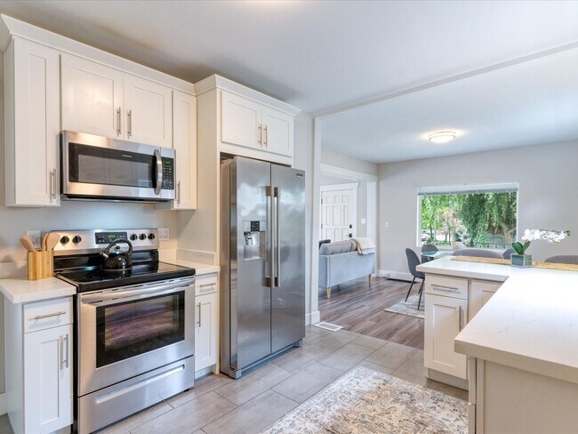 Foto del edificio - Beautifully remodeled corner lot Roosevelt Home