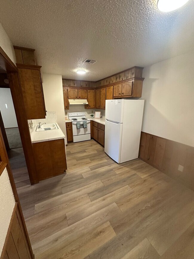 Building Photo - 13th Street