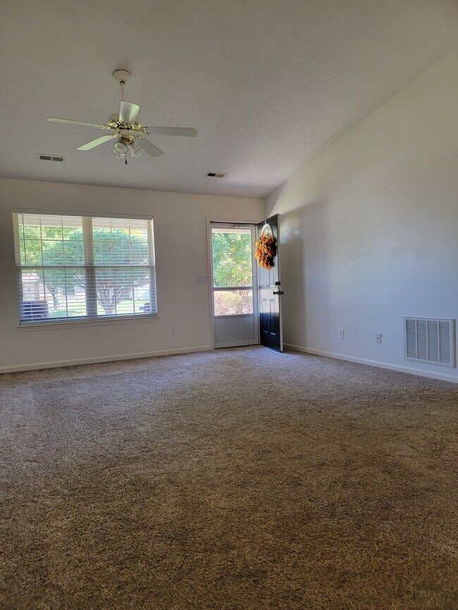 Foto del edificio - 1216 Pebble Creek Dr