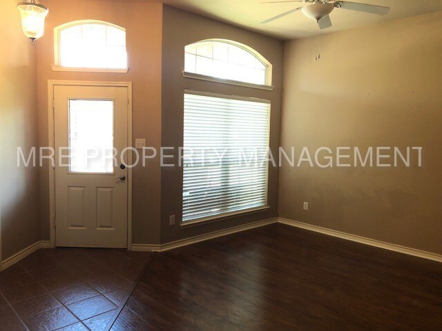 Building Photo - 614 Valencia Dr
