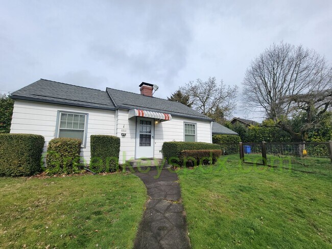 Foto del edificio - Beautiful 2 Bedroom 1 Bath House with Atta...