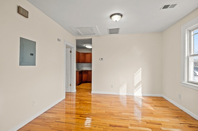 Foto del edificio - 295 Goldsmith Ave