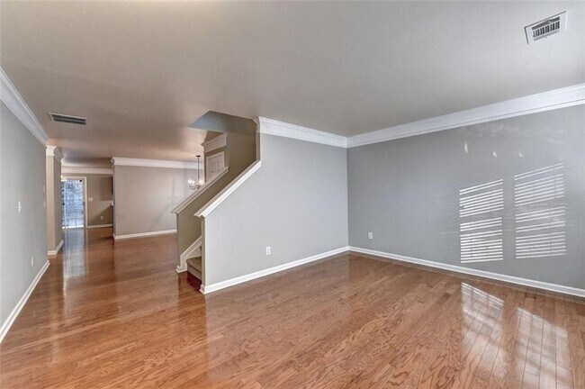 Building Photo - 3070 Centerglen Ln