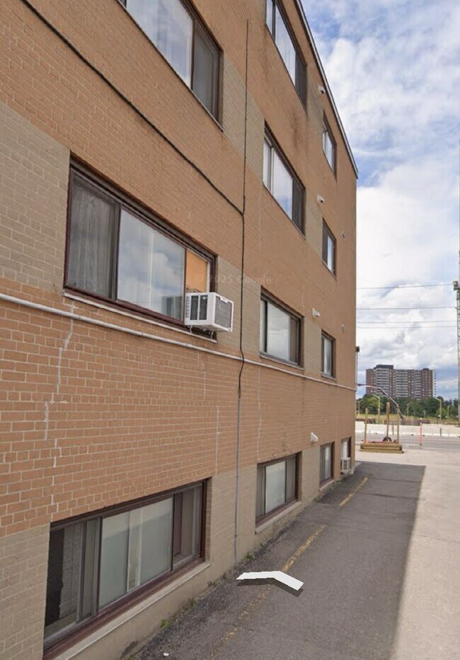 Building Photo - 2448 Carling Ave