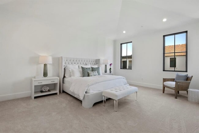 Foto del edificio - 5270 Town and Country Blvd