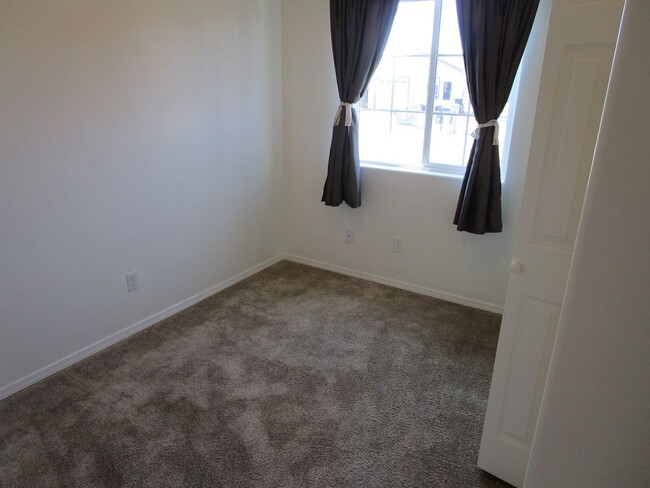 Building Photo - Adorable 3 Bedroom Townhouse in Columbia F...