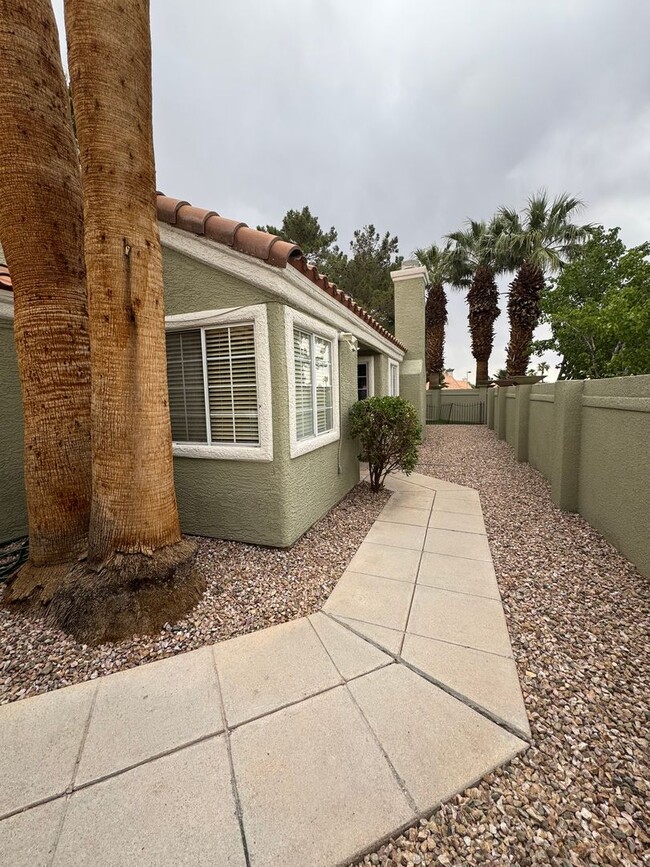 Building Photo - 9224 Kentucky Oaks Dr