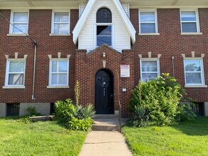 Building Photo - 305 W Whitney Ave