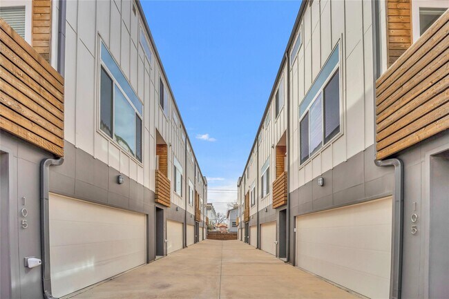 Foto del edificio - 2314 N Carroll Ave