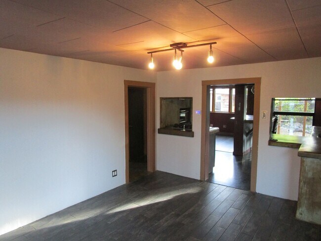 Foto del edificio - Custom 3 Bedroom Home Near Ochoco Creek Pa...