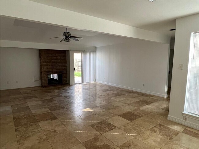 Building Photo - 15115 Corona Del Mar Dr
