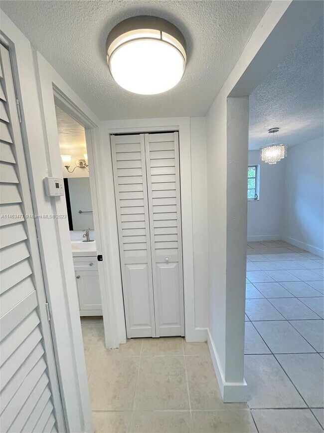 Foto del edificio - 10846 NE 3rd Ct