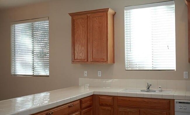 Foto del edificio - Southwest Area, Gated. 2 Story 3bd,2.5ba,2...