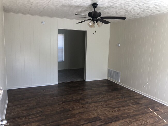 Building Photo - 3 br, 1 bath House - 321 Bradley St