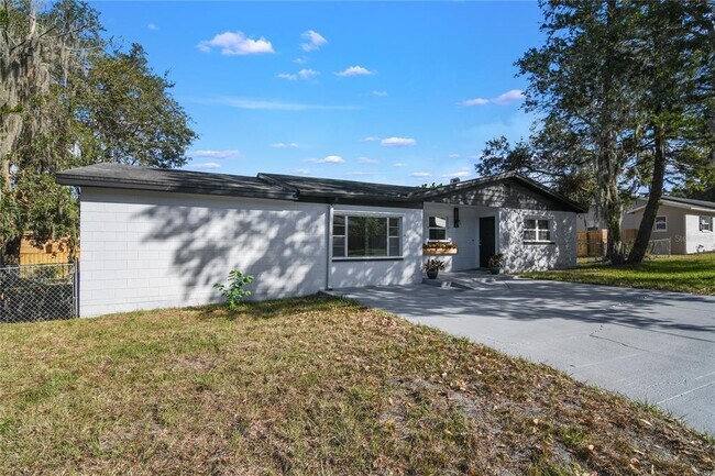 Foto del edificio - 126 Kenilwood Ln
