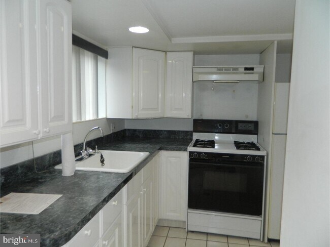 Foto del edificio - 2707 Dudley St