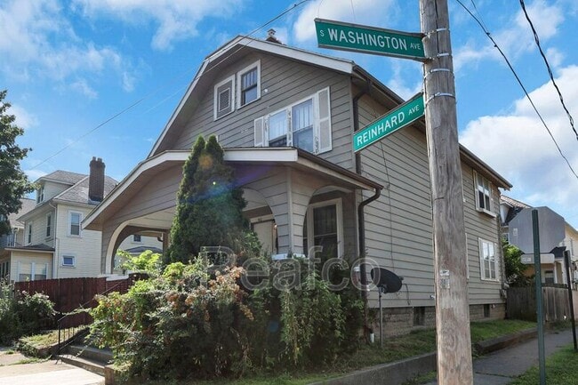 Building Photo - 463 Reinhard Ave