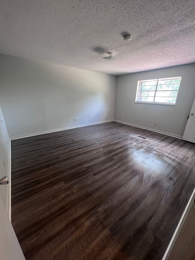 Building Photo - Monthly Paid Rent