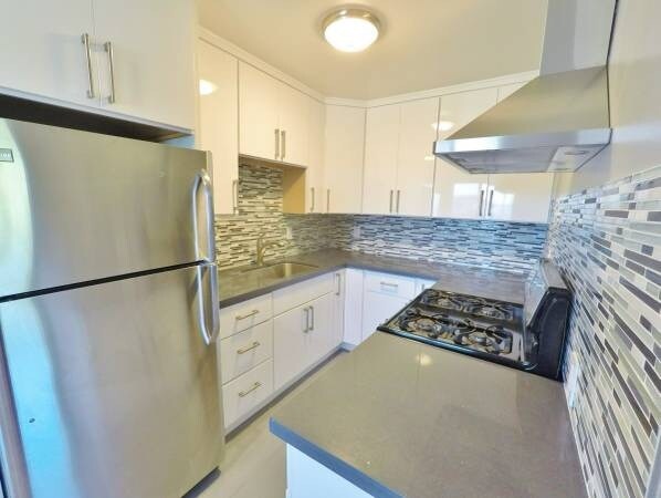 Foto del edificio - 5306 Bayview Ave