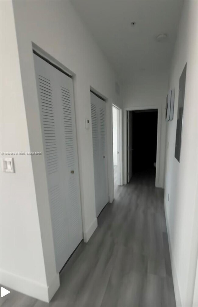 Foto del edificio - 859 E 24th St