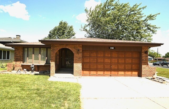 Building Photo - 5140 W 115th St