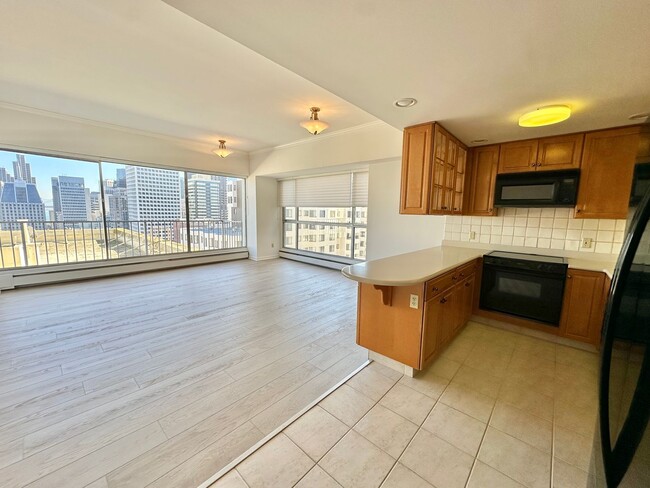 Foto del edificio - Corner Unit Condo w/Bay Views