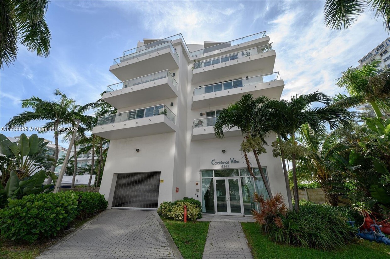 Foto principal - 6362 Collins Ave