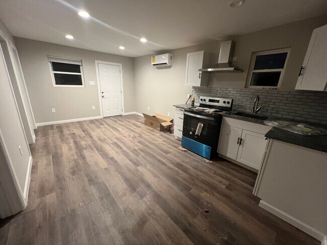 Foto del edificio - 301 E 7th St