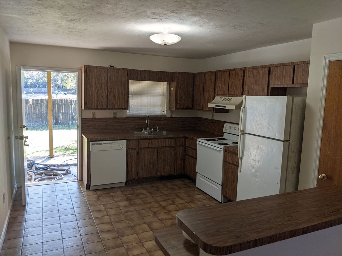 Foto del edificio - Two Bedroom Duplex In Canopy Oaks School Zone...Back on the Market!