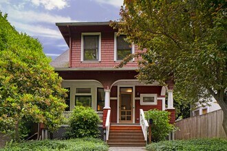 Building Photo - 926 SE 15th Ave