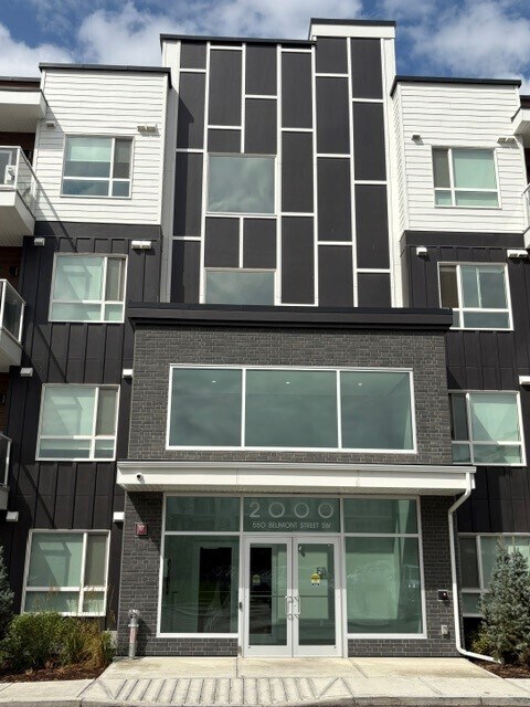 Building Photo - 550 Belmont St SW