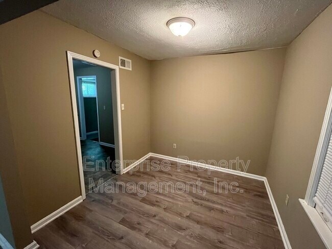 Building Photo - 3531 Gowan Dr
