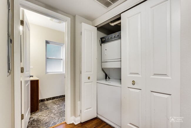 2B - In Unit Washer/Dryer - Brummel 623-631 Evanston