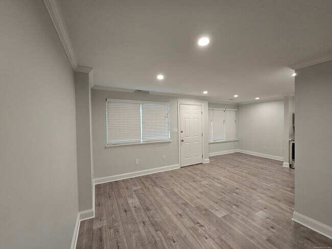 Foto del edificio - 112 Glenwood Ave