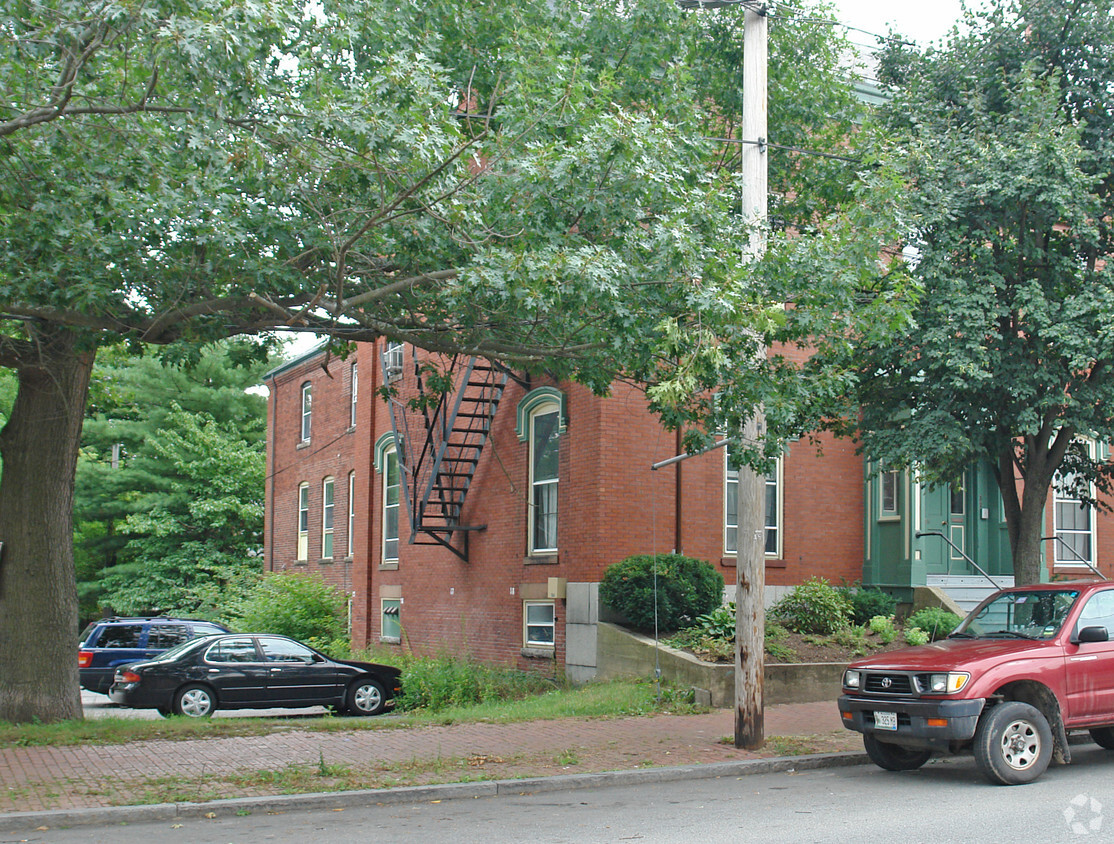 Building Photo - 156 Danforth St