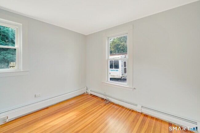 Foto del edificio - 233 S Whitney St