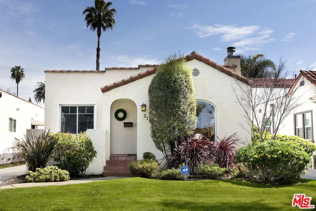 Primary Photo - 2138 Overland Ave